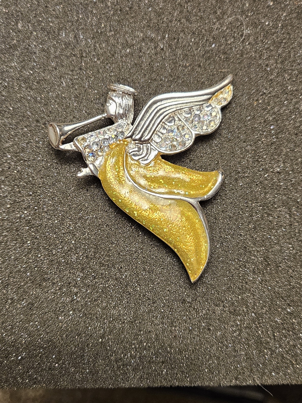 Christmas Angel Brooch Pin With Gold Tone Dress.